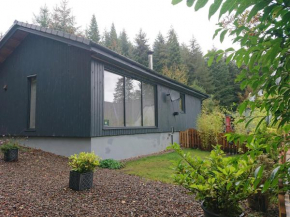  Loch Ness Highland Cottages with partial Loch View  Инвермористон